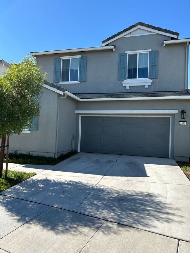 NEWER HOME WITH SOLAR - NEWER HOME WITH SOLAR
