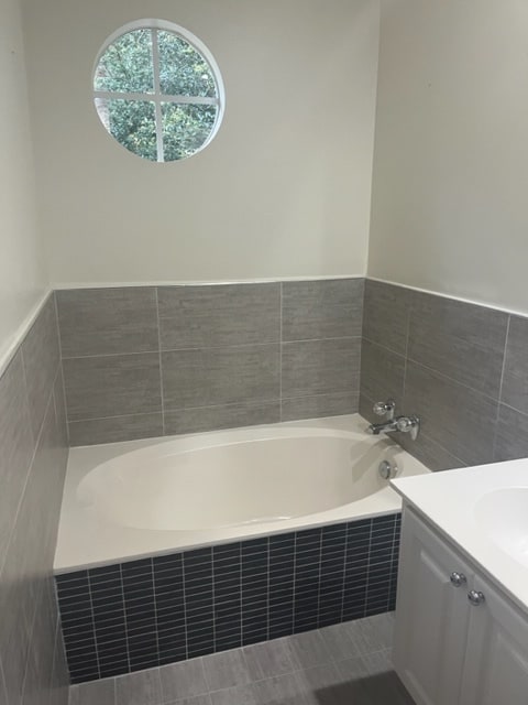 Master Bathroom Tub - 3518 Zanzibar Way