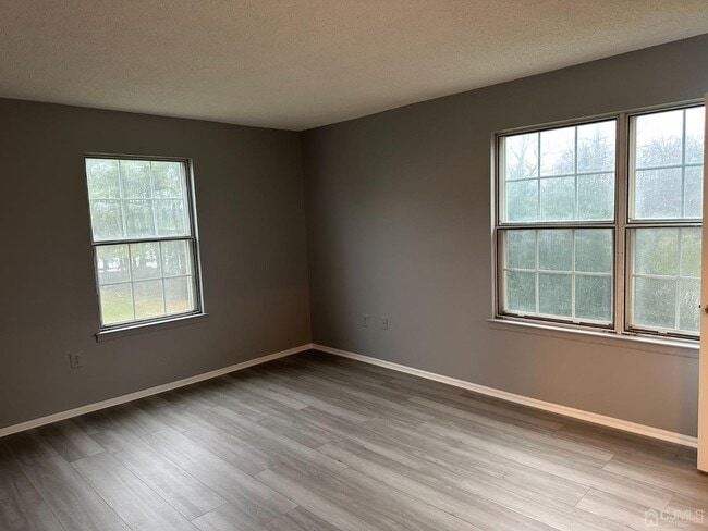 Photo - 464 Northam Dr