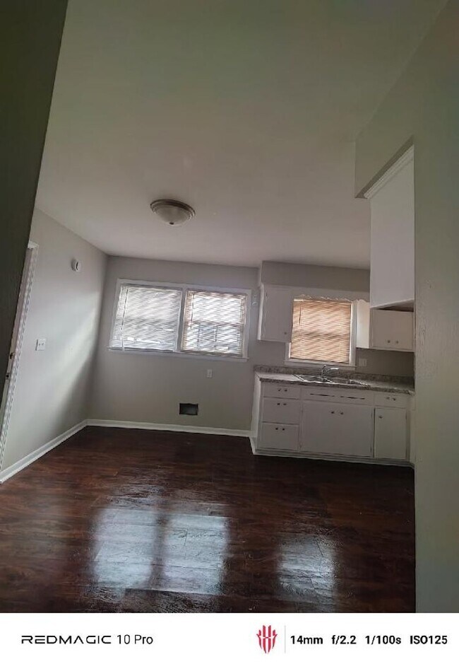 Building Photo - 5337-5337 N 61st St Unit 5337
