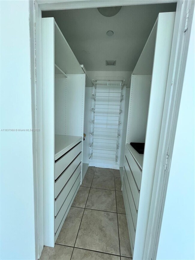 Photo - 888 Biscayne Blvd Unidad 3403