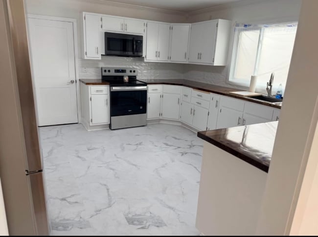 Building Photo - 1222 Kossuth Ave