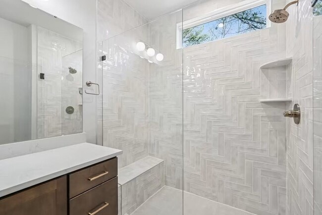Photo - 228 Oak Summit Pl