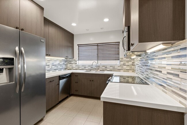 Photo - 148 S Oakhurst Dr Unit #04 (3/2)