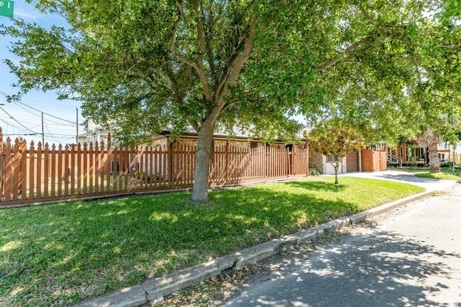 Photo - 803 Sealy Ave