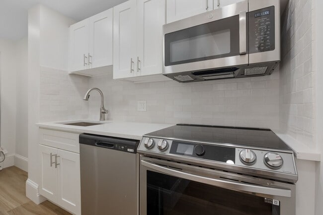 Wow!!! Updated Back Bay 1 bedroom with in-... - Wow!!! Updated Back Bay 1 bedroom with in-... Condo