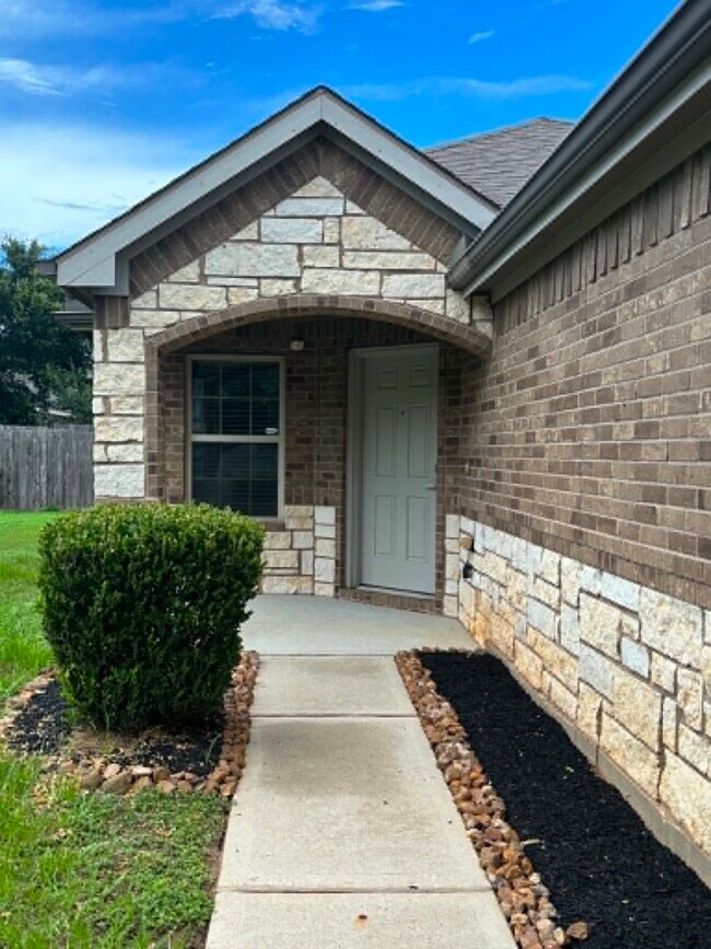 Photo - 1707 Hickory Burl Ln