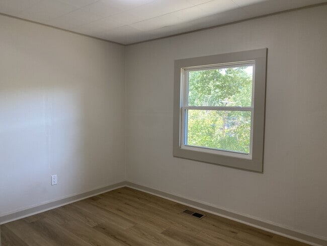 Photo - 975 Beason Dr