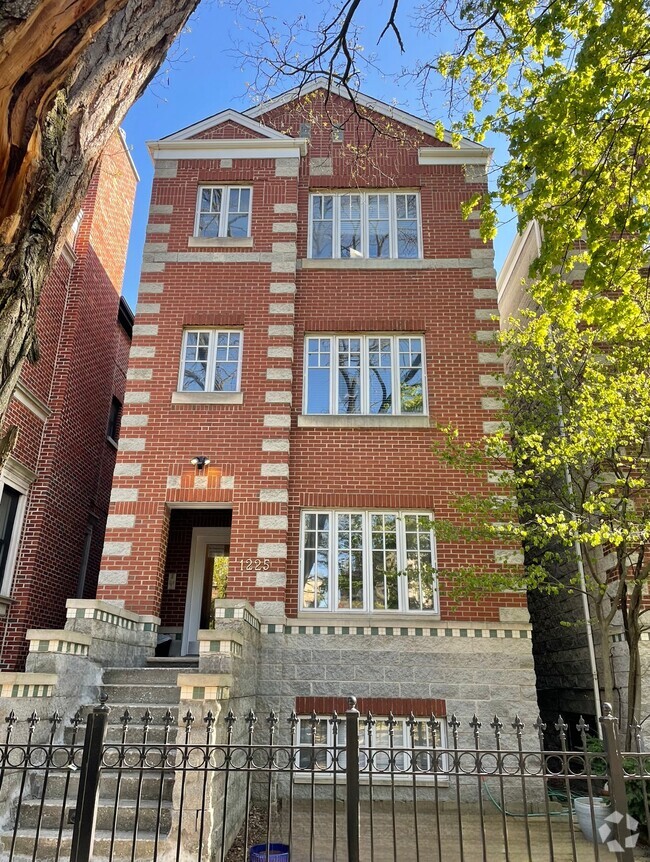 Building Photo - 1225 W Roscoe St Unit 1 Rental