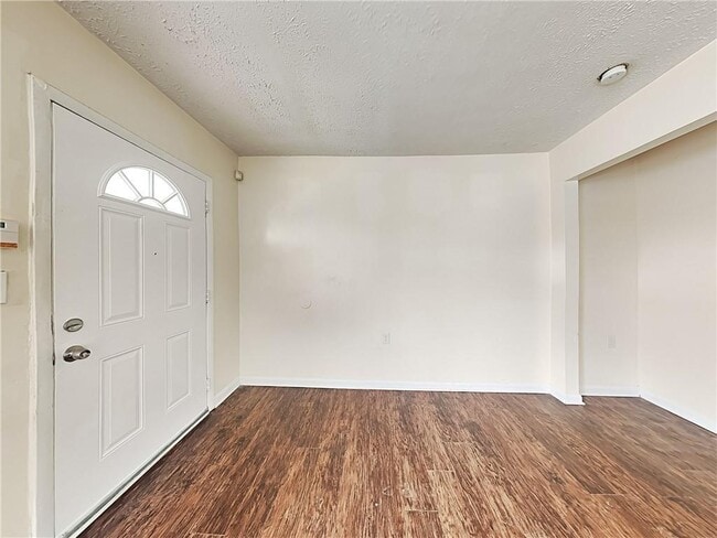 Photo - 177 Lawton St SW