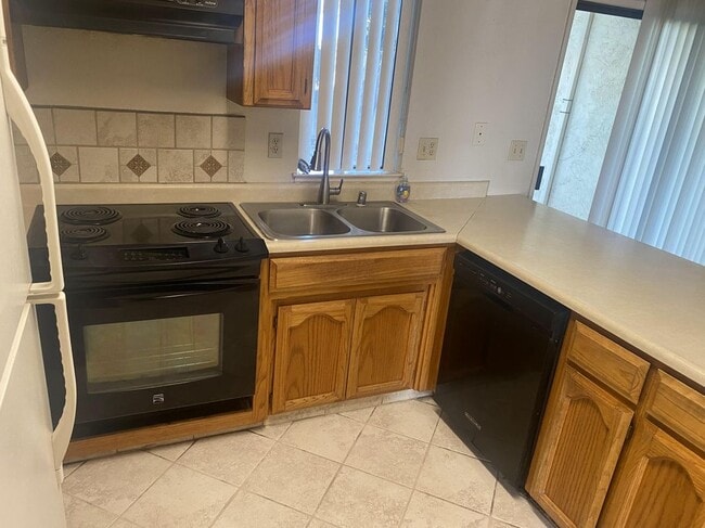 Photo - 1529 Racquet Club Dr Unit B