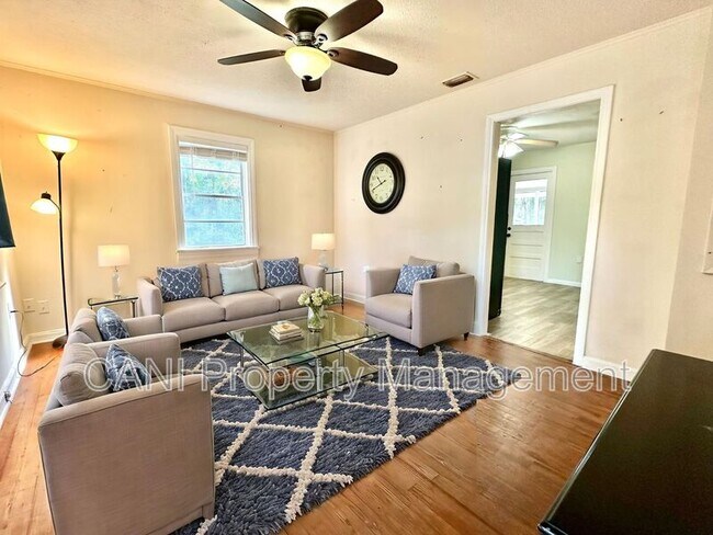 Photo - 916 W Wisconsin Ave