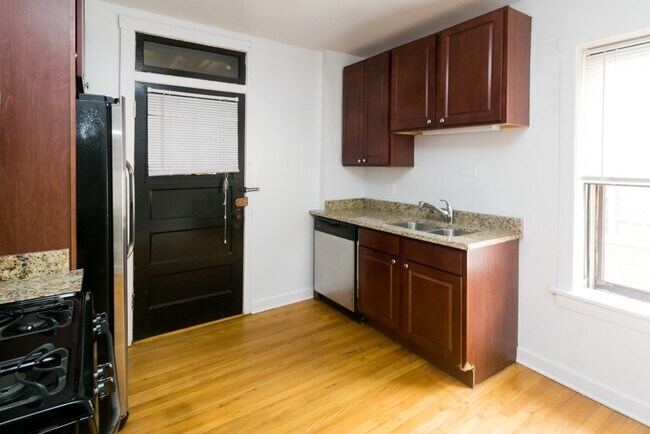 2220 W Ainslie St Unit N3