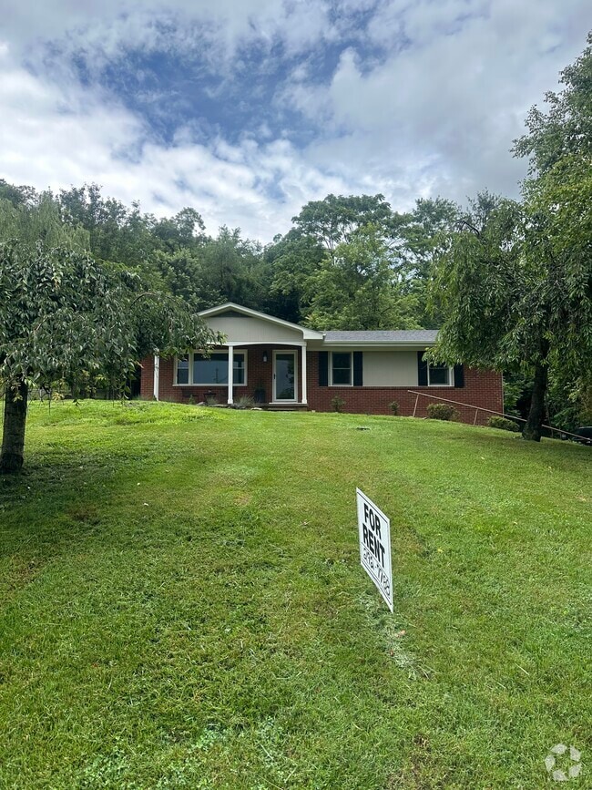 Building Photo - 615 Pine Ridge Rd Rental