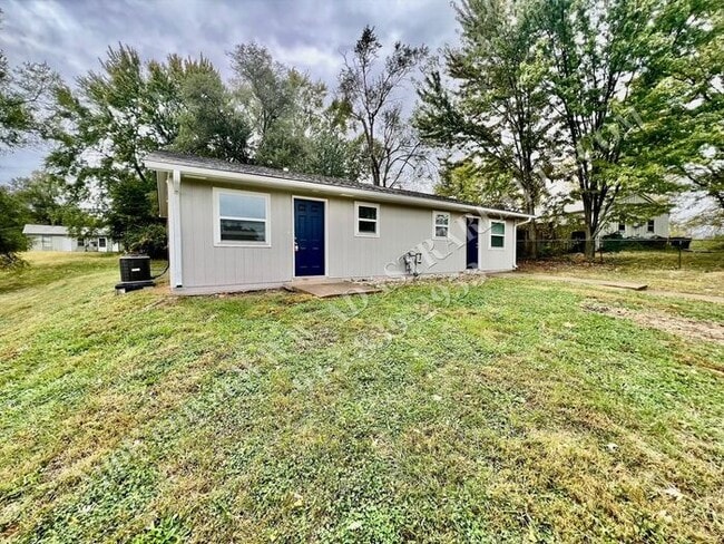 Photo - Like New 2 Bed 1 Bath Duplex in Grandview-...