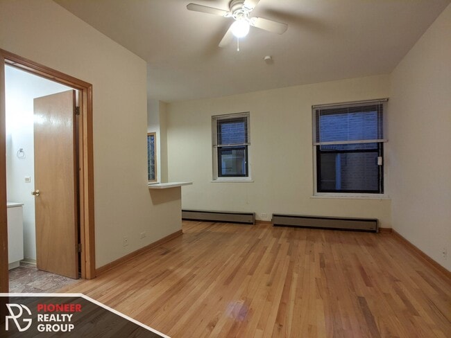 Building Photo - 634 W Barry Ave Rental