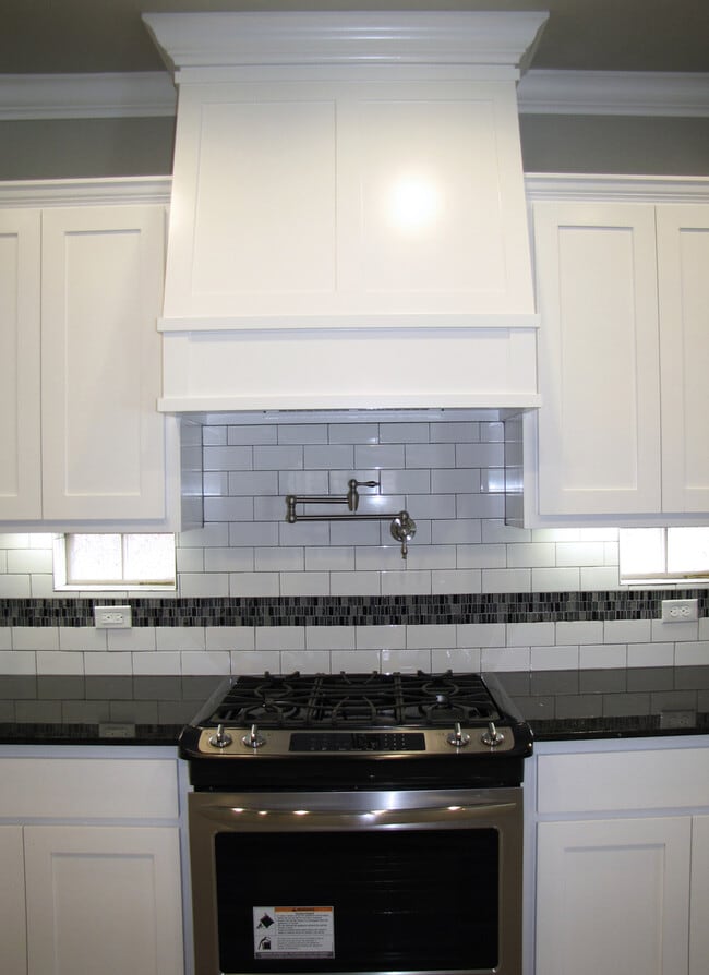 Photo - Upscale 4 Bed, 2.5 Bath Available in Fayetteville!