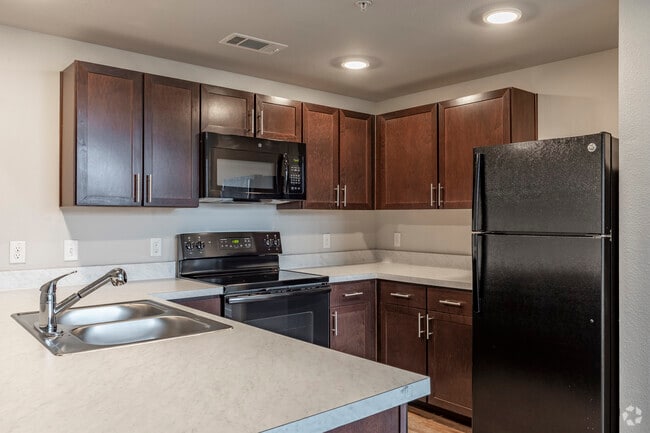 1BR, 1BA - 632 SF