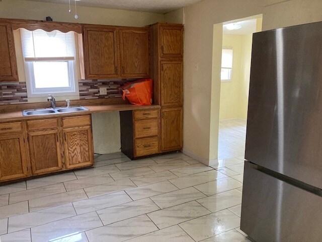 Photo - 122 E 6th St