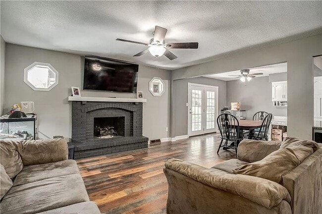 Photo - Spacious 3bd/2ba House in Independence, MO!