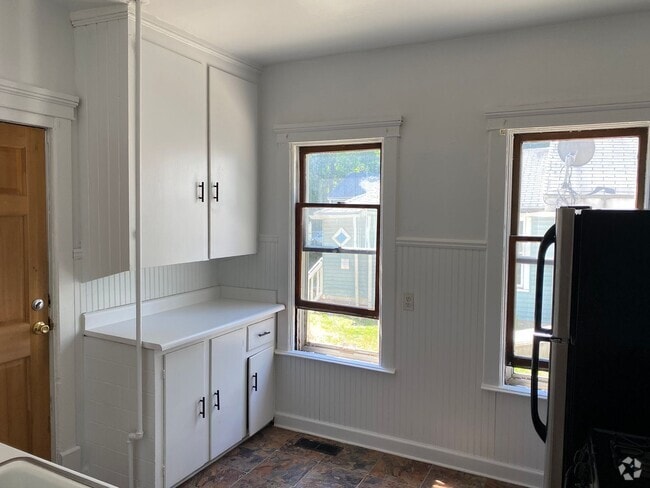 Building Photo - 411 Oak St Unit 1 Rental