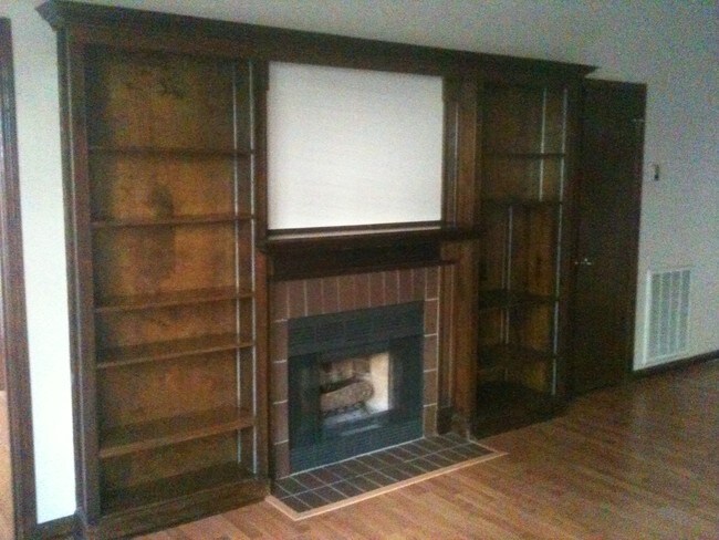 beautiful wood - 2246 Cedar Way