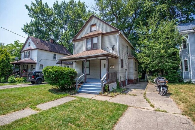 Photo - 1290 E 188th St