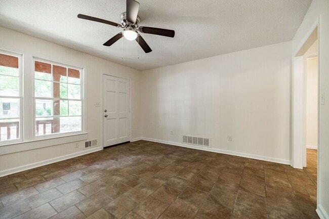 Photo - 170 Garnett Ridge Dr