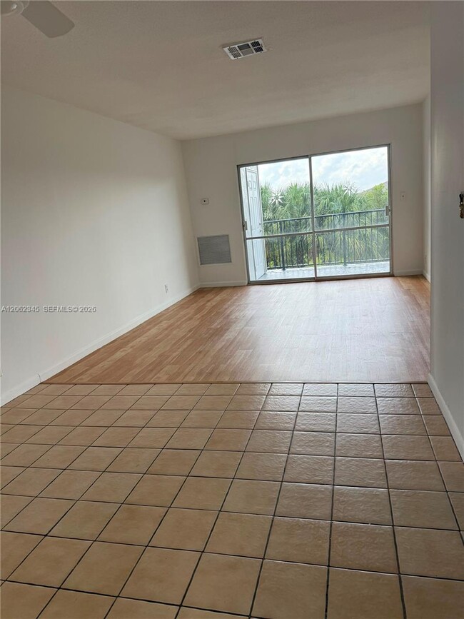 Photo - 1021 Crystal Lake Dr Unidad 304