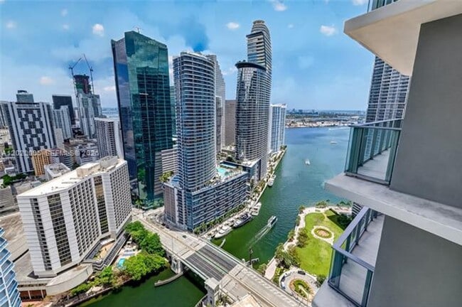 Photo - 77 SE 5th St Unidad 77 5th Street # 4202
