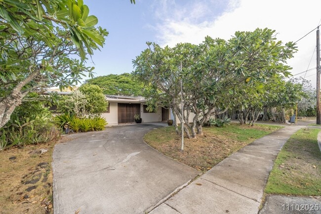 Building Photo - 1BR in Kailua – $3,000 (Utilities Included...