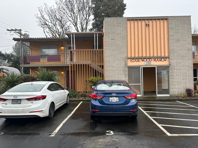 Edgewood Manor Apartments - Edgewood Manor Apartments