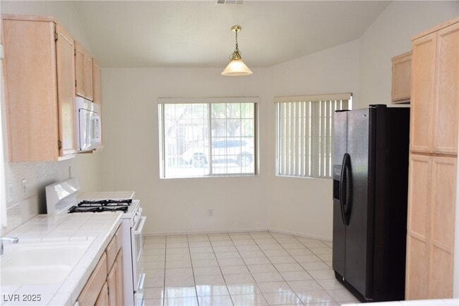 Building Photo - 5453 Desert Valley Dr