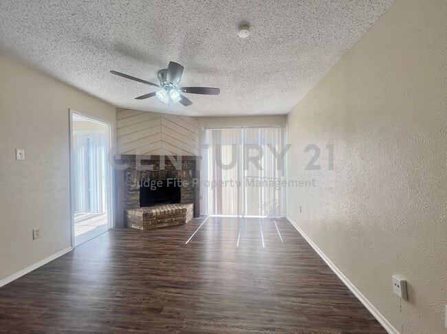 Building Photo - Beautiful 2-story 1/1.5 Mediterranean Style Condo in Gated Dallas Community For Rent! Unit 43D