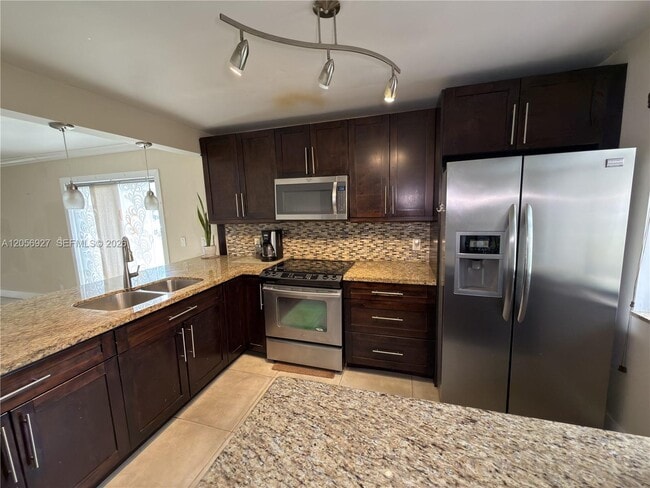 Building Photo - 320 Racquet Club Rd Unit 104