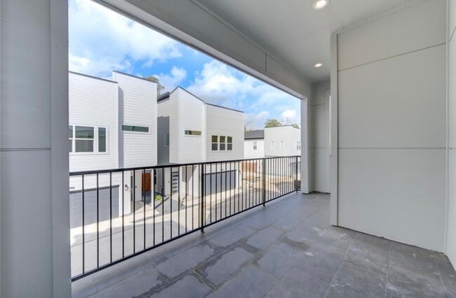 Photo - 1102 Paul Quinn St Unidad #B