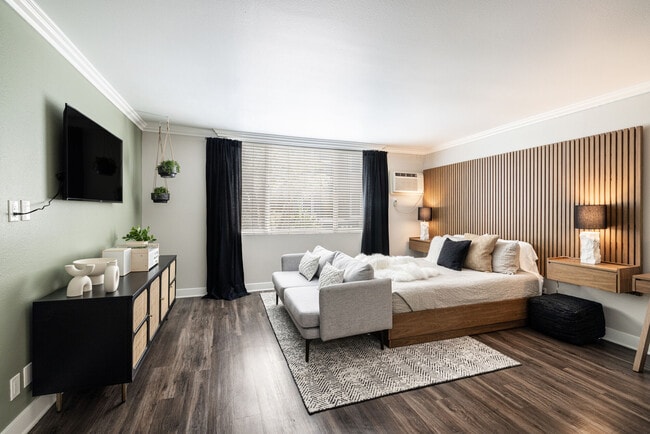 1200 Riverside