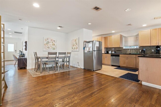 Photo - 3504 Speedway