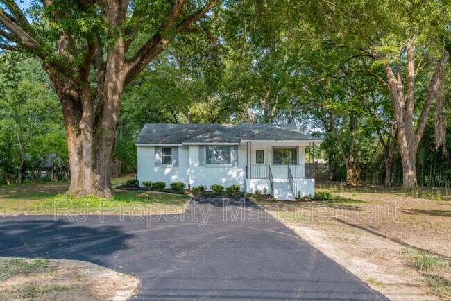 Photo - 5998 Polk St