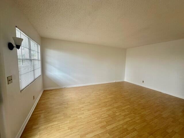 3063 Ainslie Dr