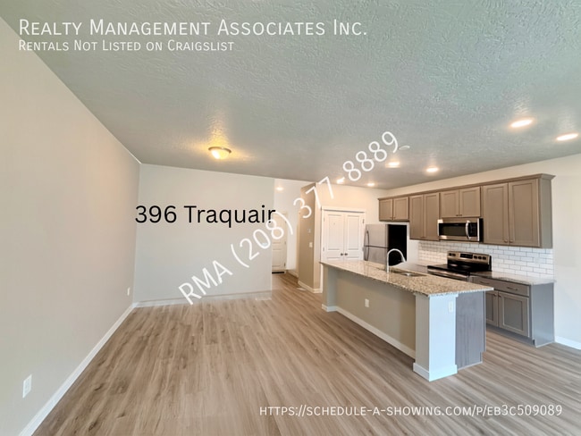 Photo - 404 N Traquair Ln
