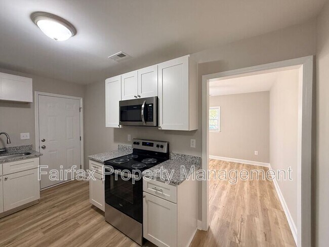 Photo - 2416 Owen St Unit B