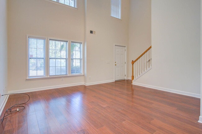 Photo - 100 Chinquapin Dr