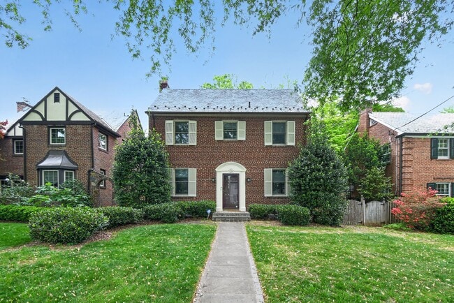 Photo - 4825 Butterworth Pl NW