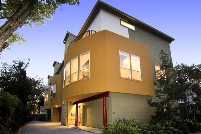 Building Photo - 92 Dennis St Unit B