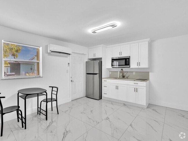 Building Photo - 4941 SW 44th Ave Rental