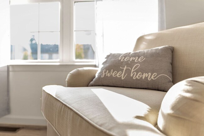 Photo - 4 bedroom townhome fully furnished