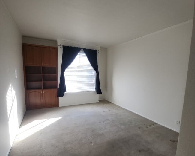 Photo - 5420 Sylmar Ave Unidad #311