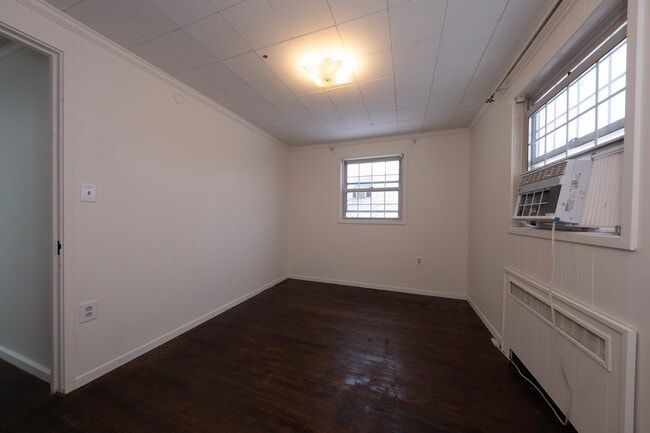 Photo - 956 Jefferson Dr