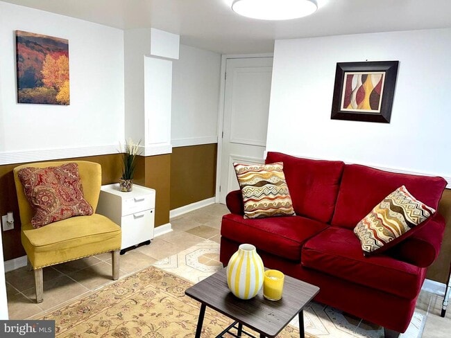 Building Photo - 6906 Parkwood St